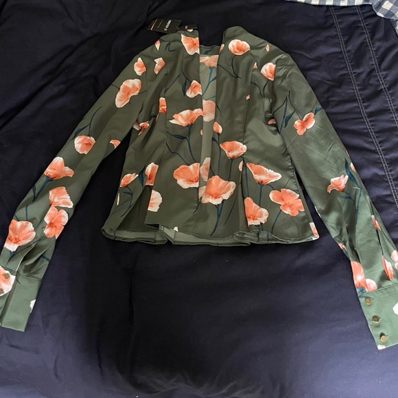 FOREVER 21 FLORAL LONG SLEEVE WITH ZIPPER (NEW WITH TAGS) - Picture 2 of 7